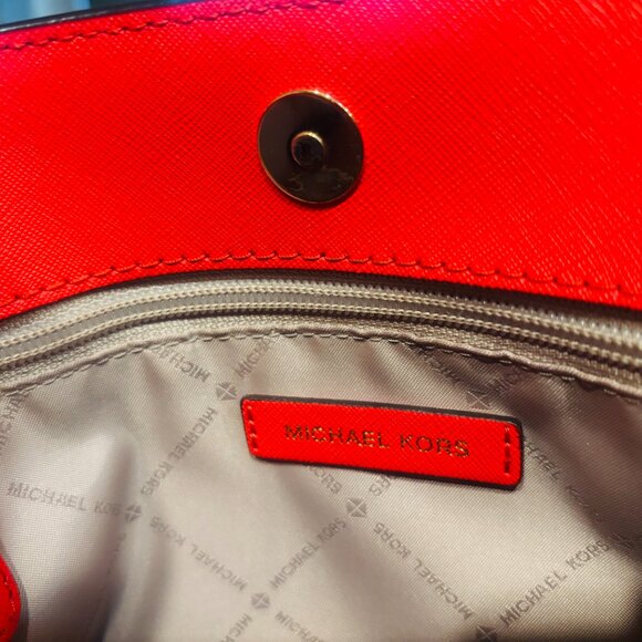 Large Michael Kors Bag Purse Crossbody Red Holidays barely worn - Picture 5 of 5
